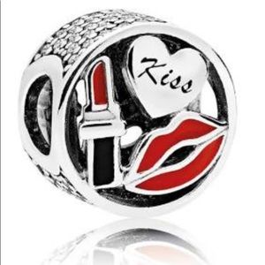 Pandora kiss charm